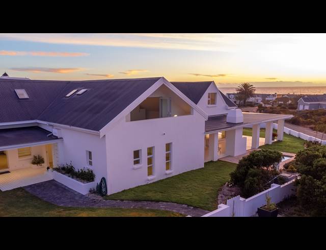 5 BEDROOM HOUSE FOR SALE IN GROTTO BAY